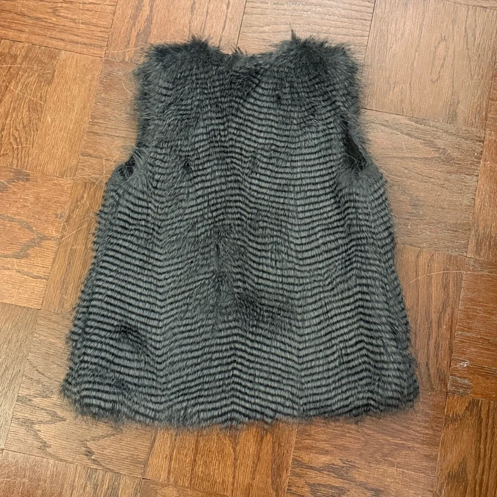Women’s Jack by BB Dakota Faux Fur Vest in Charcoal and Black Size Small